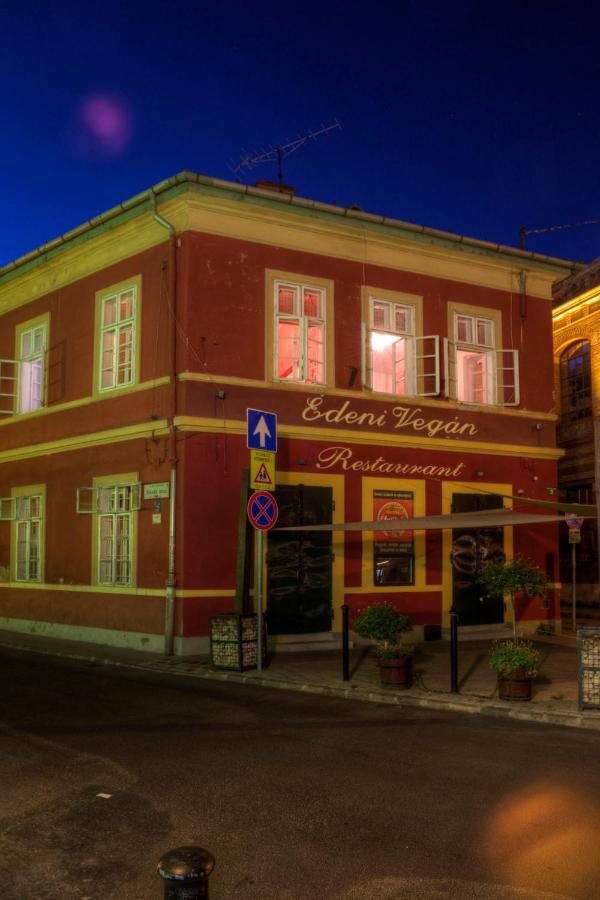 Santico Art Hotel And Hostel Budapest Extérieur photo